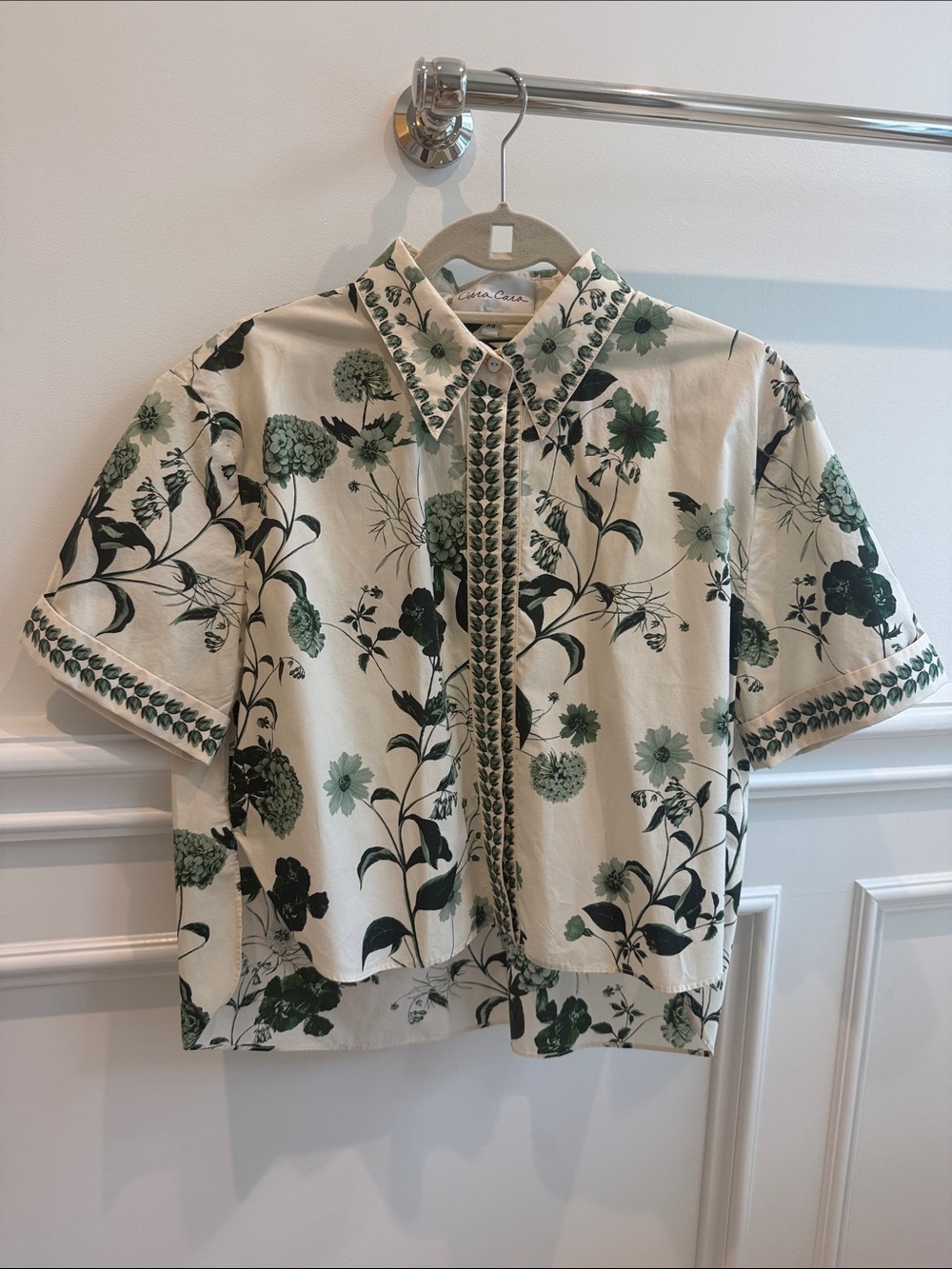 Cara Cara Cream Short-Sleeve Button-Down Shirt with Green Floral Print
